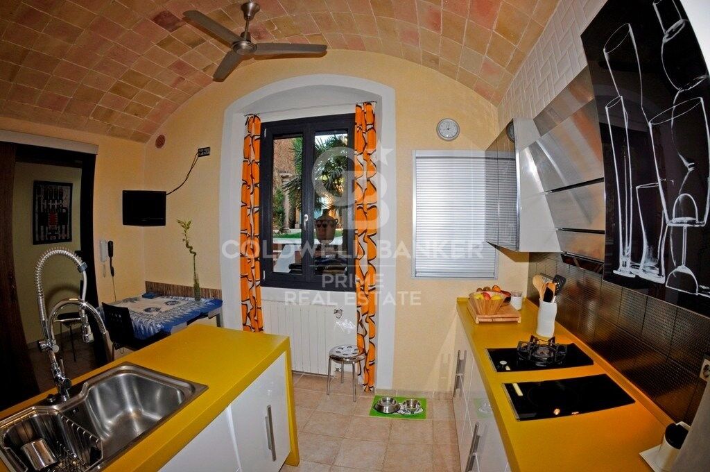 Exclusive maison de village à vendre située au centre de Palafrugell.
