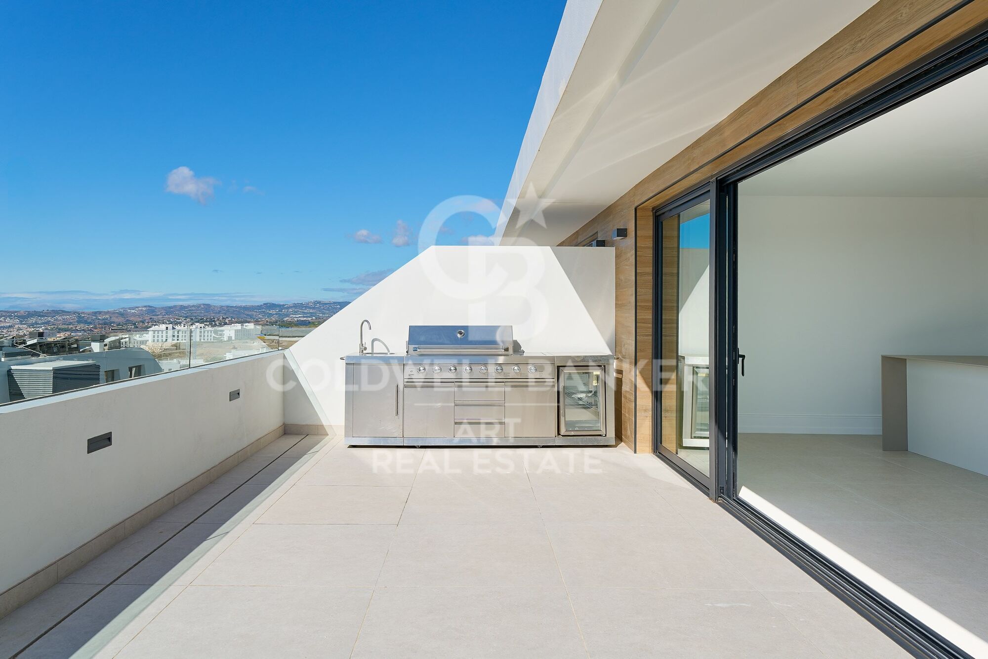 Sophisticated penthouses, villas with gardens and luxury flats in El Higueron, Fuengirola