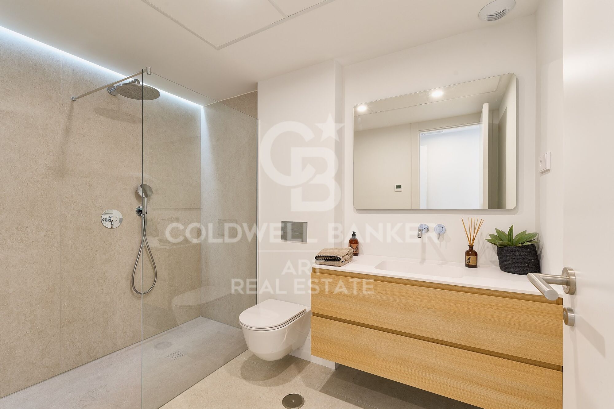 Sophisticated penthouses, villas with gardens and luxury flats in El Higueron, Fuengirola