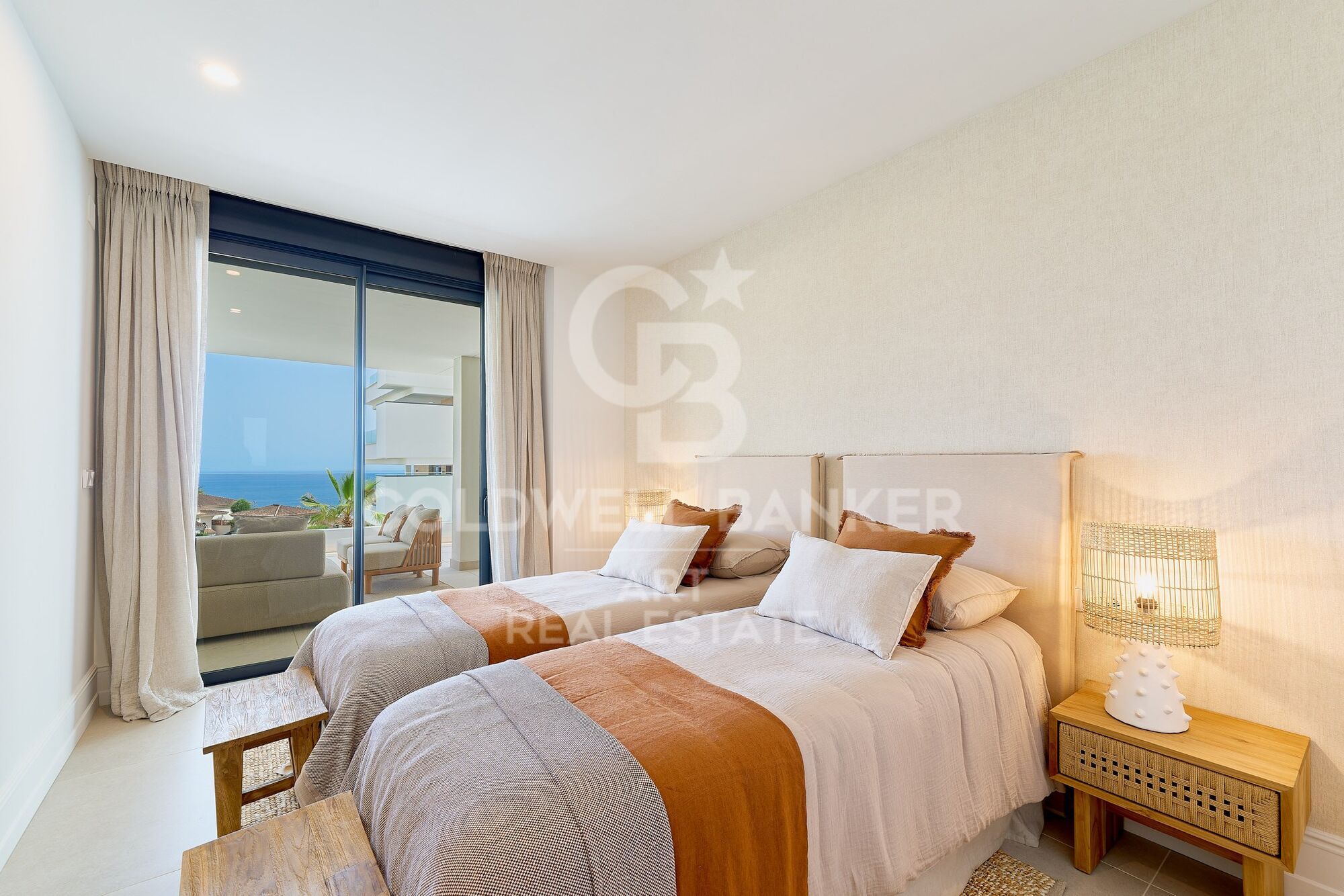 Sophisticated penthouses, villas with gardens and luxury flats in El Higueron, Fuengirola