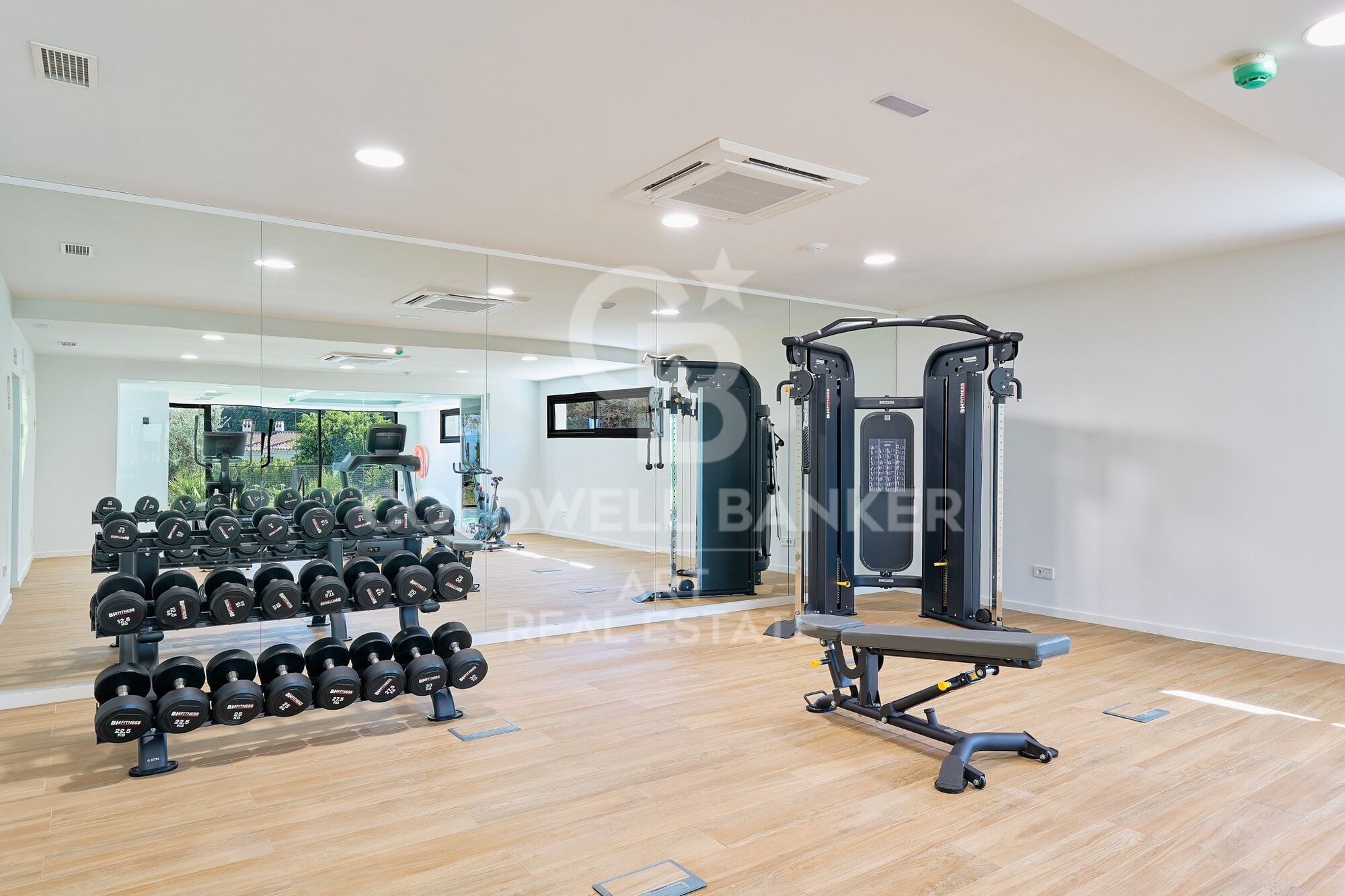 Sophisticated penthouses, villas with gardens and luxury flats in El Higueron, Fuengirola