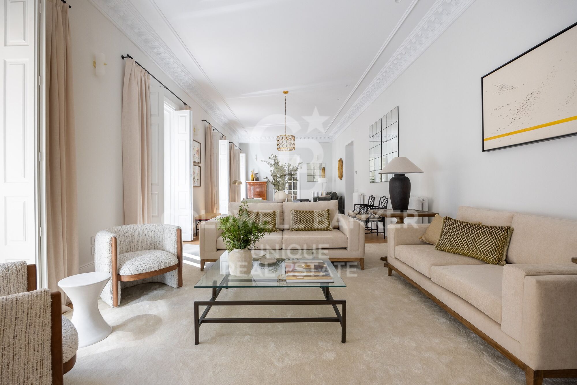 Exclusivity and design in the Jerónimos neighborhood