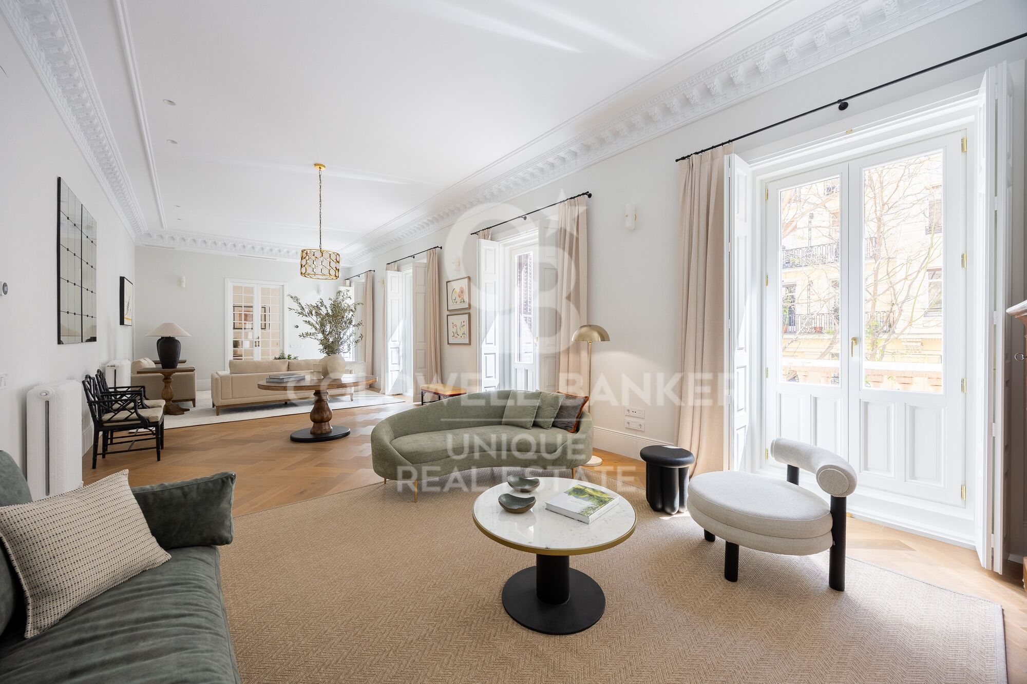 Exclusivity and design in the Jerónimos neighborhood