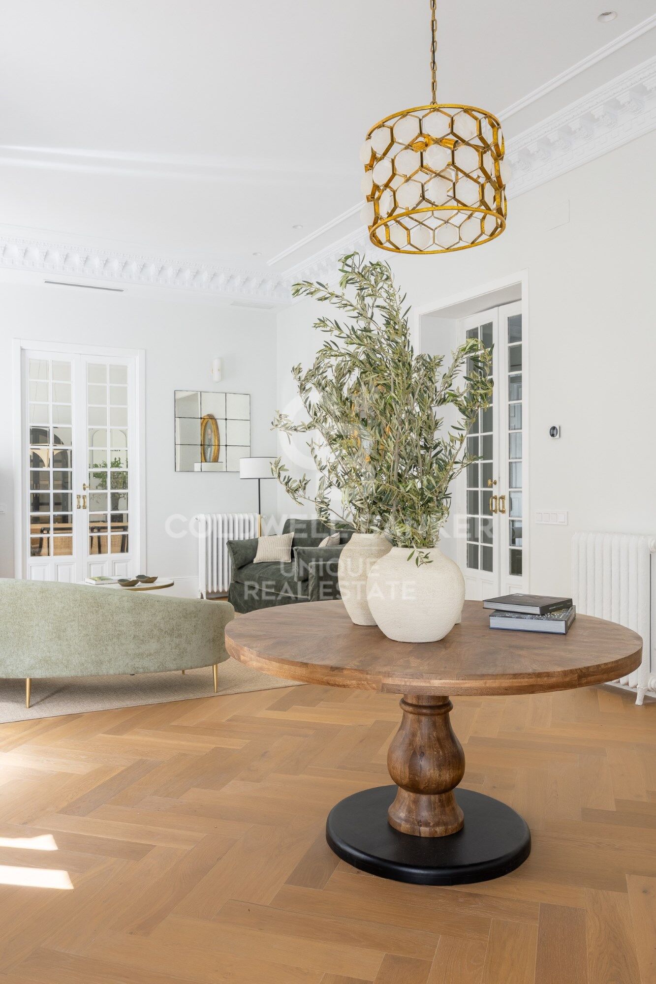 Exclusivity and design in the Jerónimos neighborhood