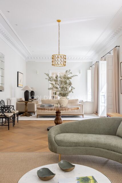 Exclusivity and design in the Jerónimos neighborhood