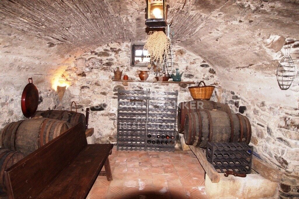Exclusive masia for sale located near Cruïlles