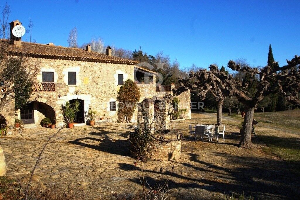 Exclusive masia for sale located near Cruïlles