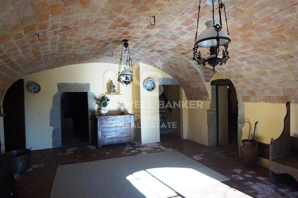 Exclusive masia for sale located near Cruïlles