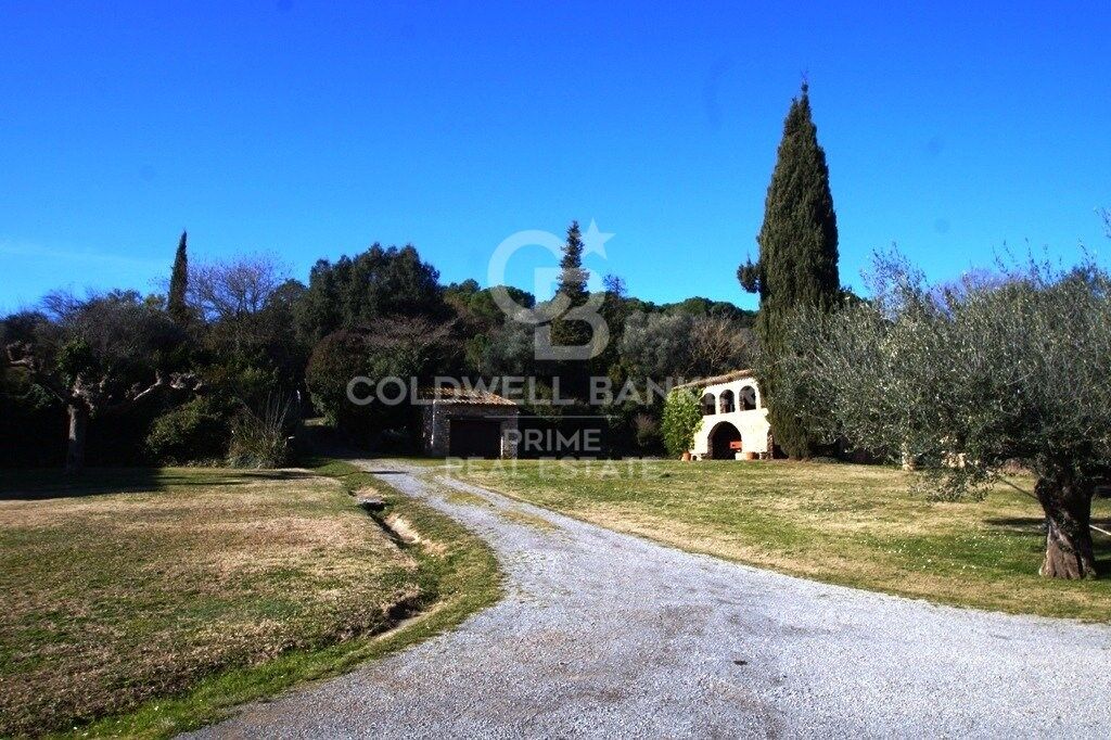Exclusive masia for sale located near Cruïlles