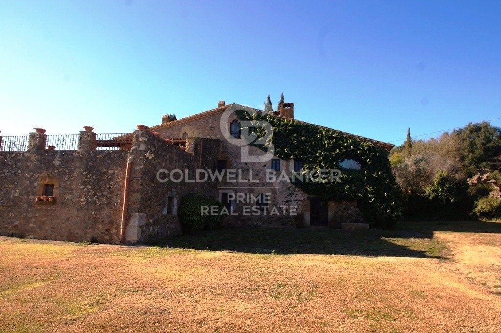 Exclusive masia for sale located near Cruïlles