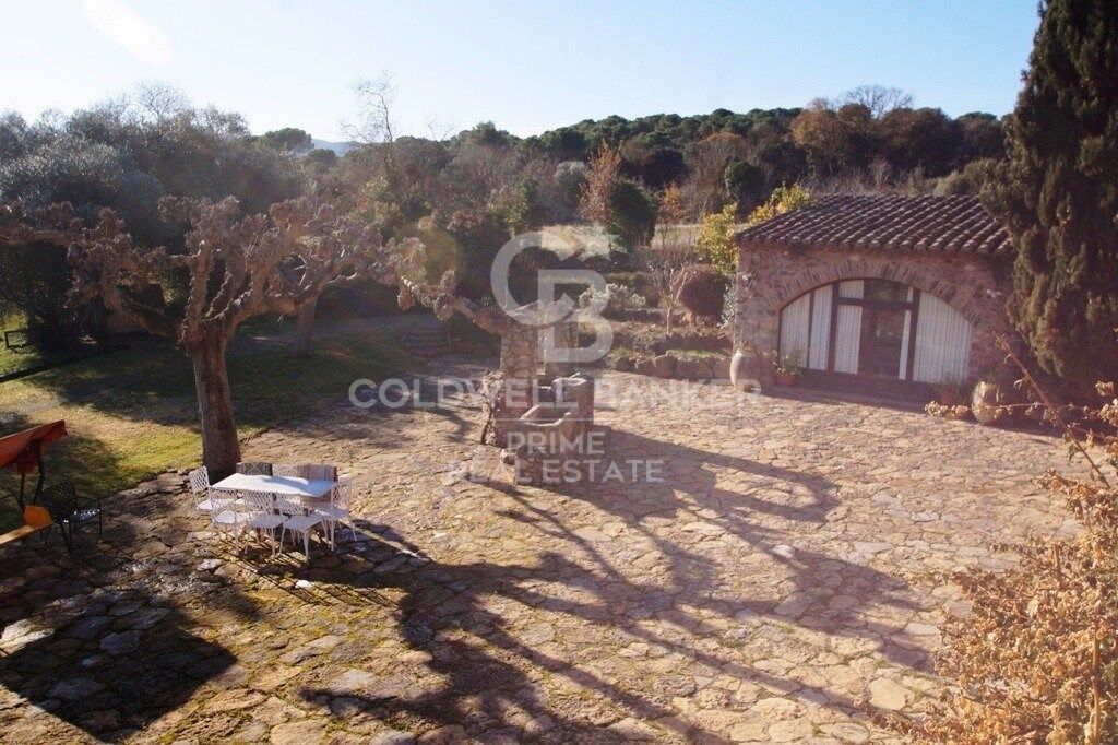 Exclusive masia for sale located near Cruïlles