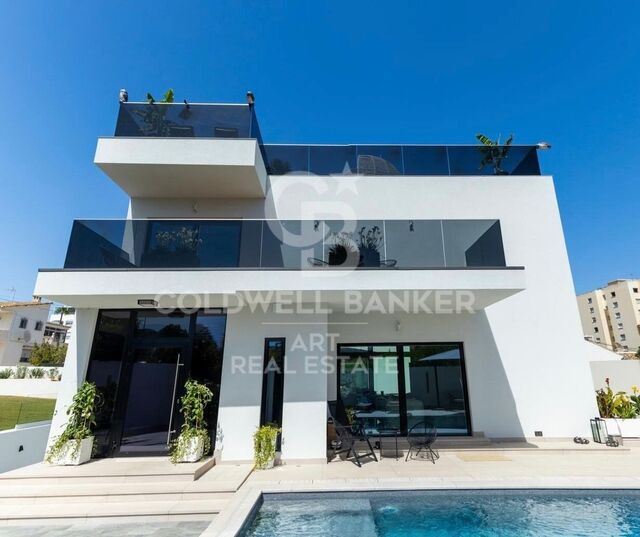 Modern elegance by the sea - luxury villa in Benalmádena near Puerto Marina