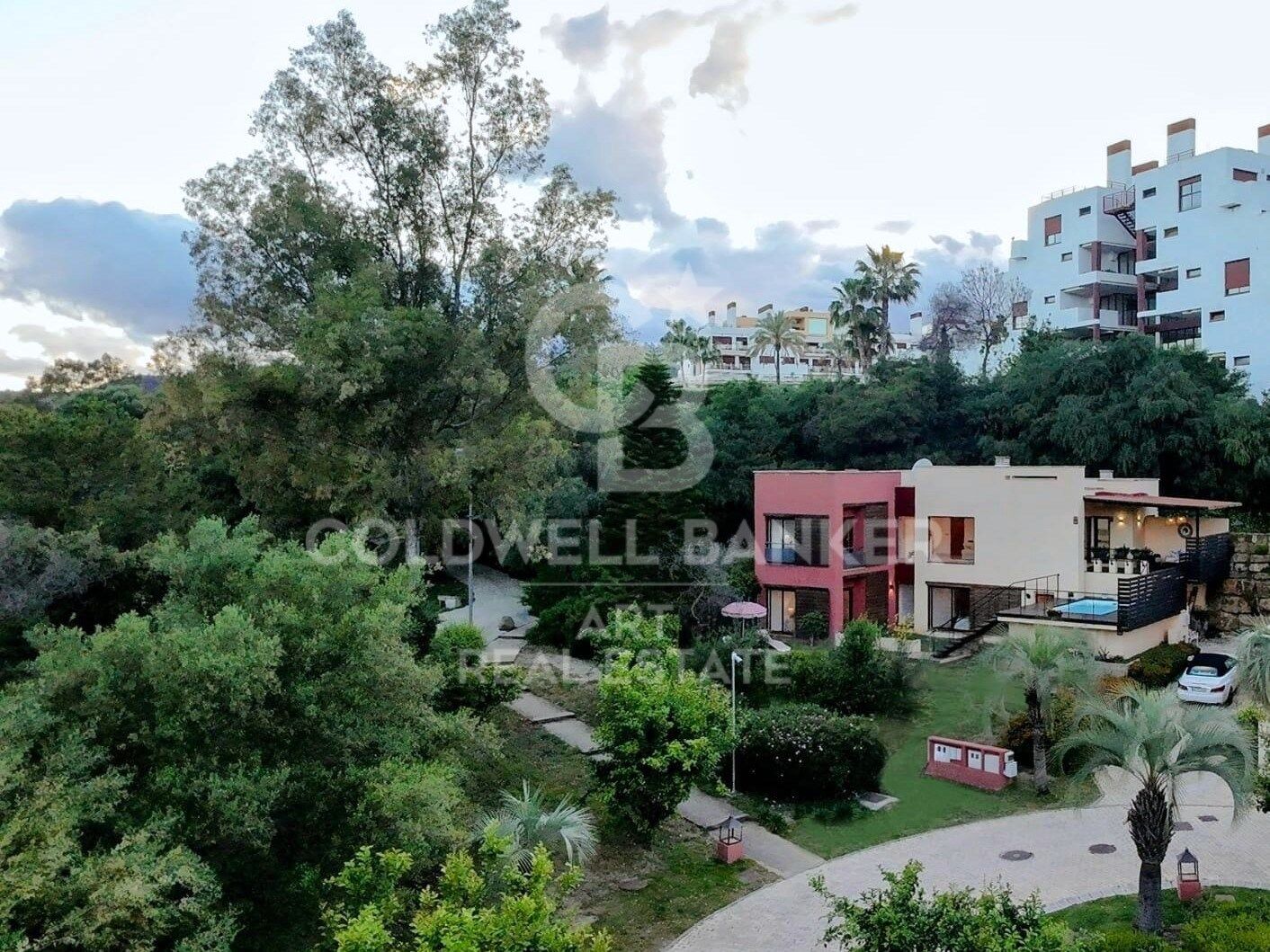 Wunderschöne, kürzlich renovierte freistehende Villa im Parque Botánico Resort, Estepona.