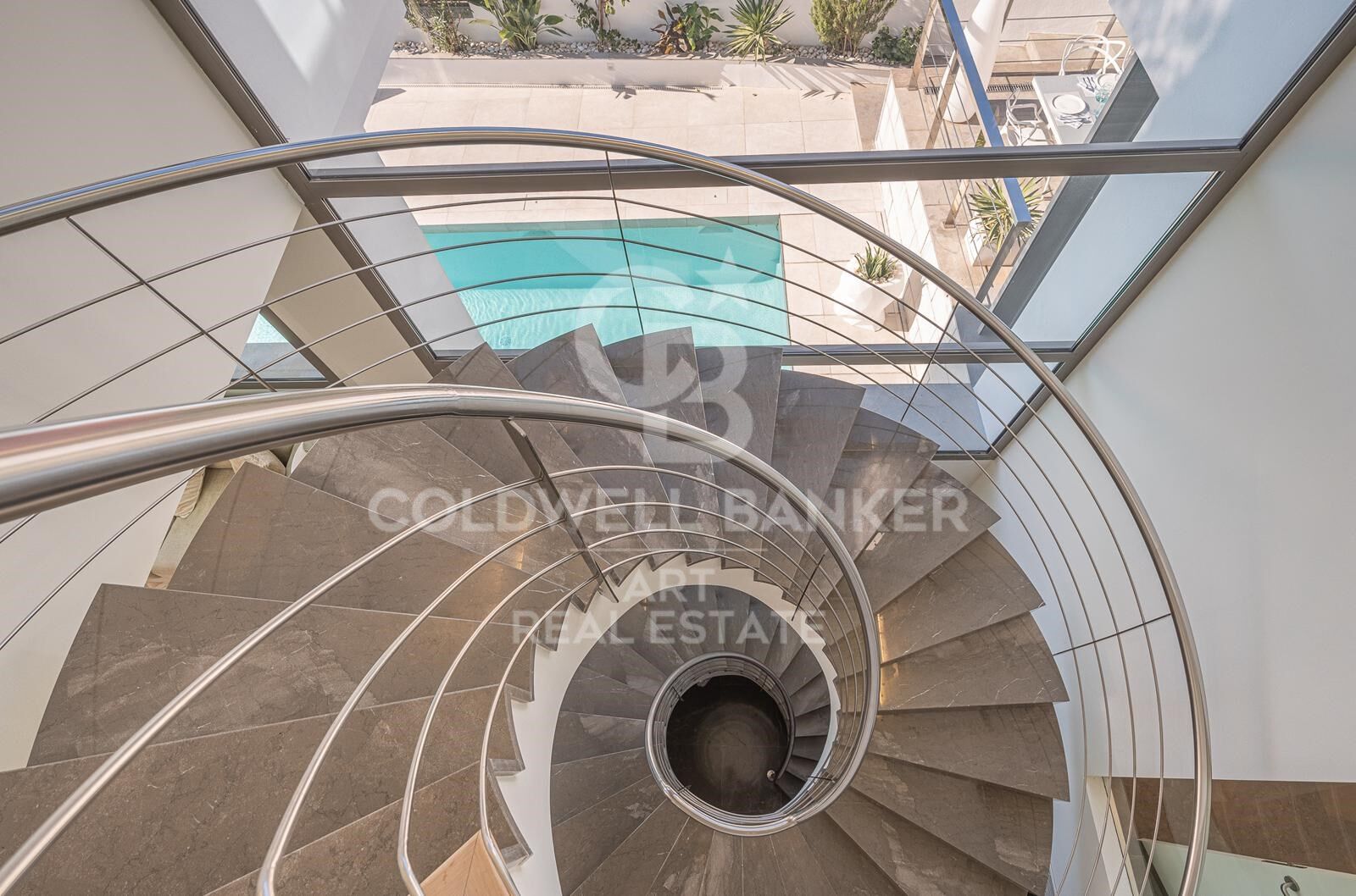 Contemporary villa with panoramic sea & mountain views in Nagüeles, Marbella