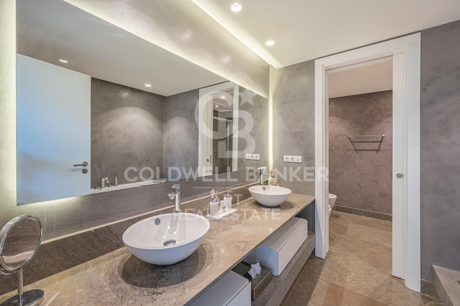 Contemporary villa with panoramic sea & mountain views in Nagüeles, Marbella