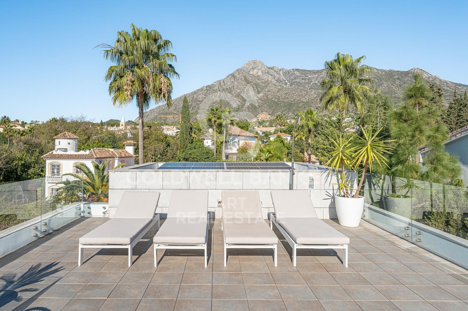 Moderne Villa mit Meer- und Bergblick in Nagüeles, Marbella
