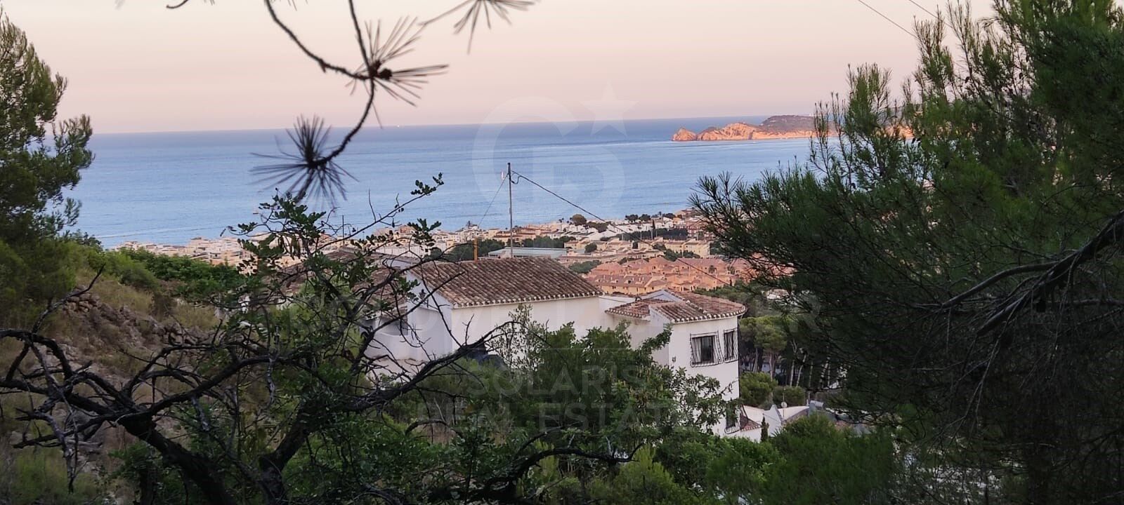 Exclusiva parcela con vistas al mar en El Puchol, Jávea