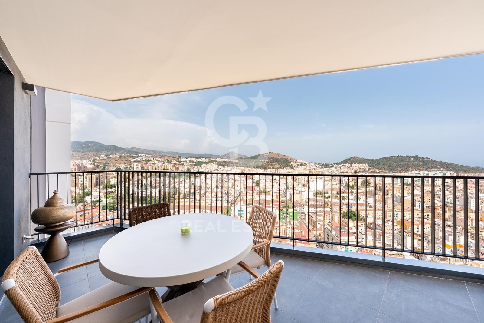 Moderno piso sobre Málaga