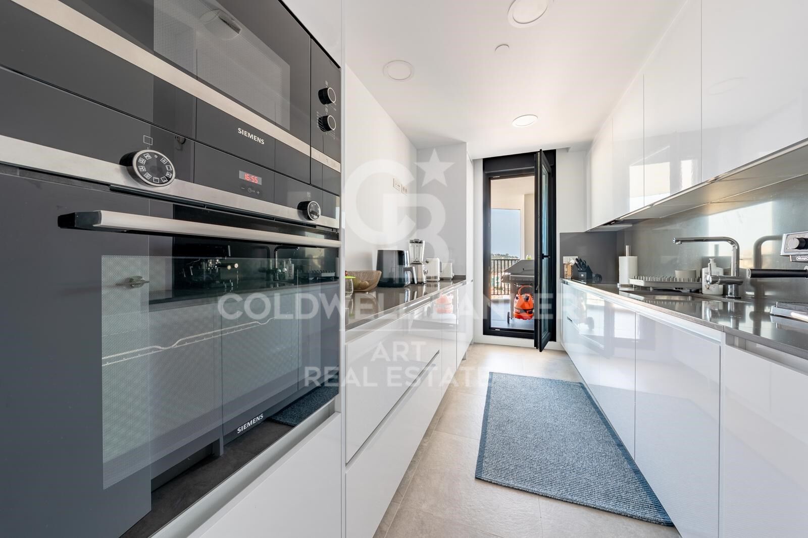 Sophisticated contemporary apartment above Málaga