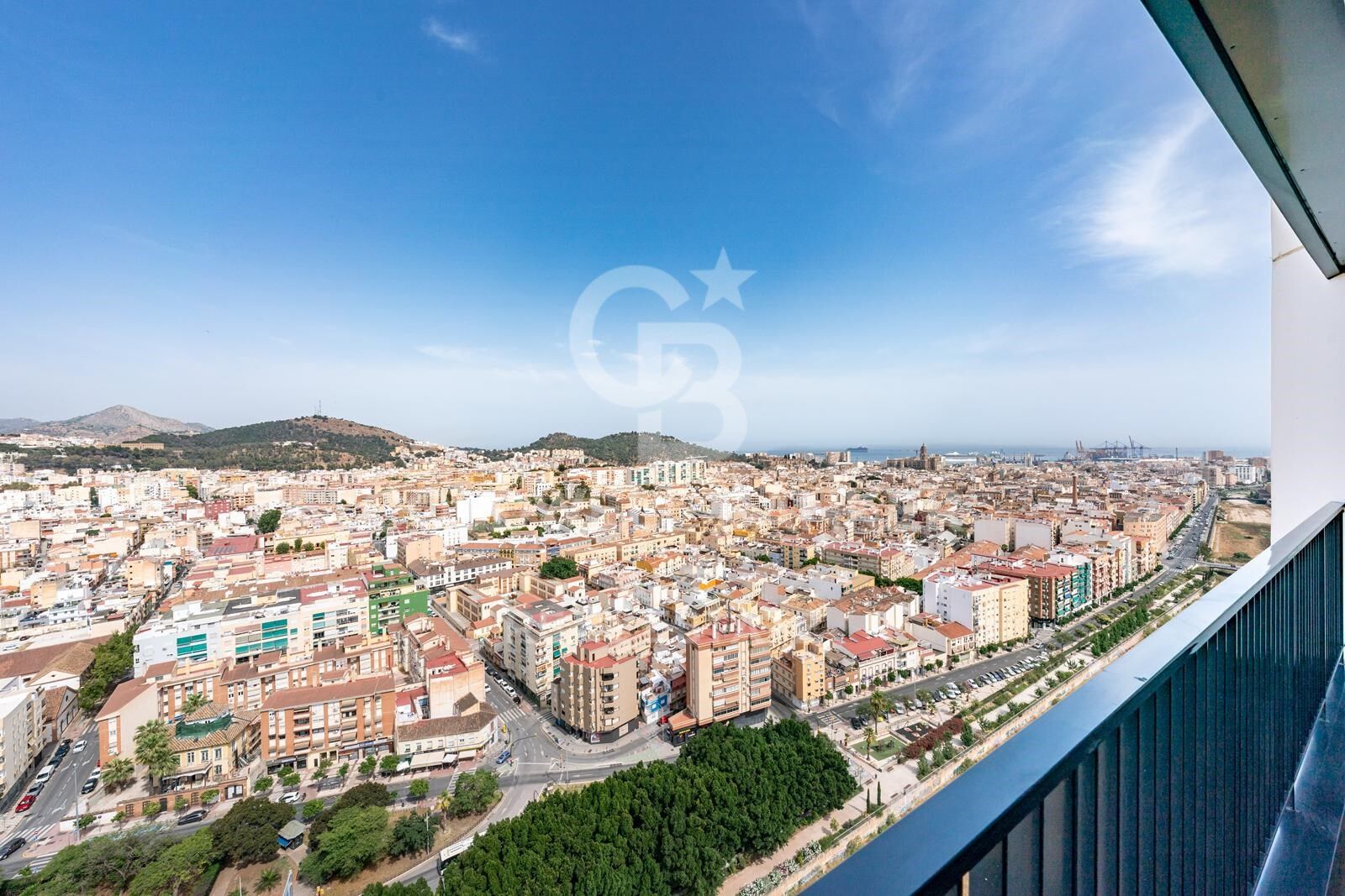 Sophisticated contemporary apartment above Málaga