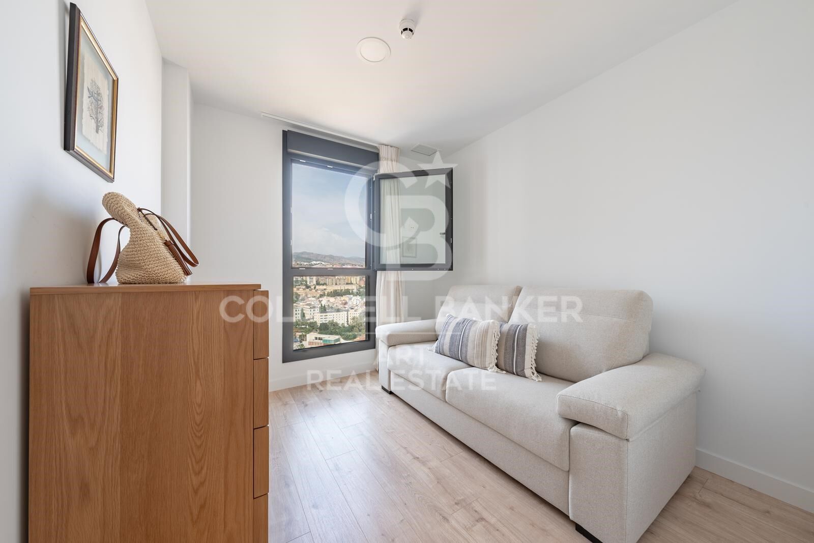 Sophisticated contemporary apartment above Málaga