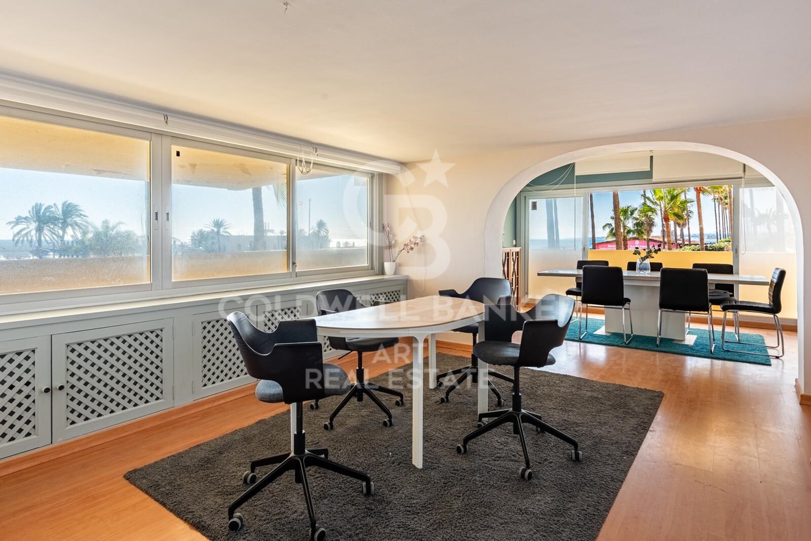 Local commercial exclusif en front de mer face au port de Marbella