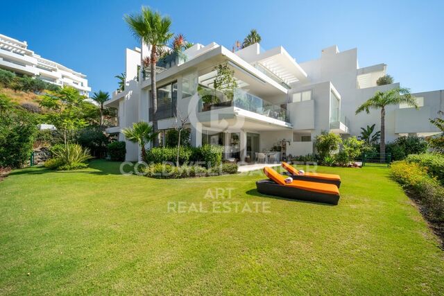 Elegante Apartamento en Planta Baja con Jardín Panorámico en Palo Alto, Marbella