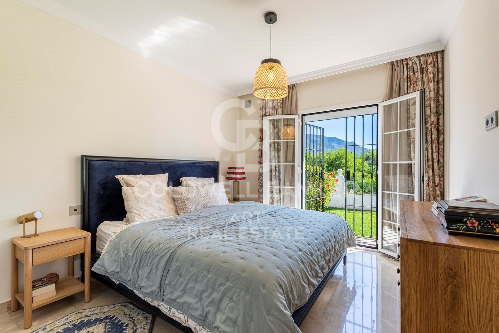 Charming townhouse with panoramic views in Aloha Pueblo, Marbella