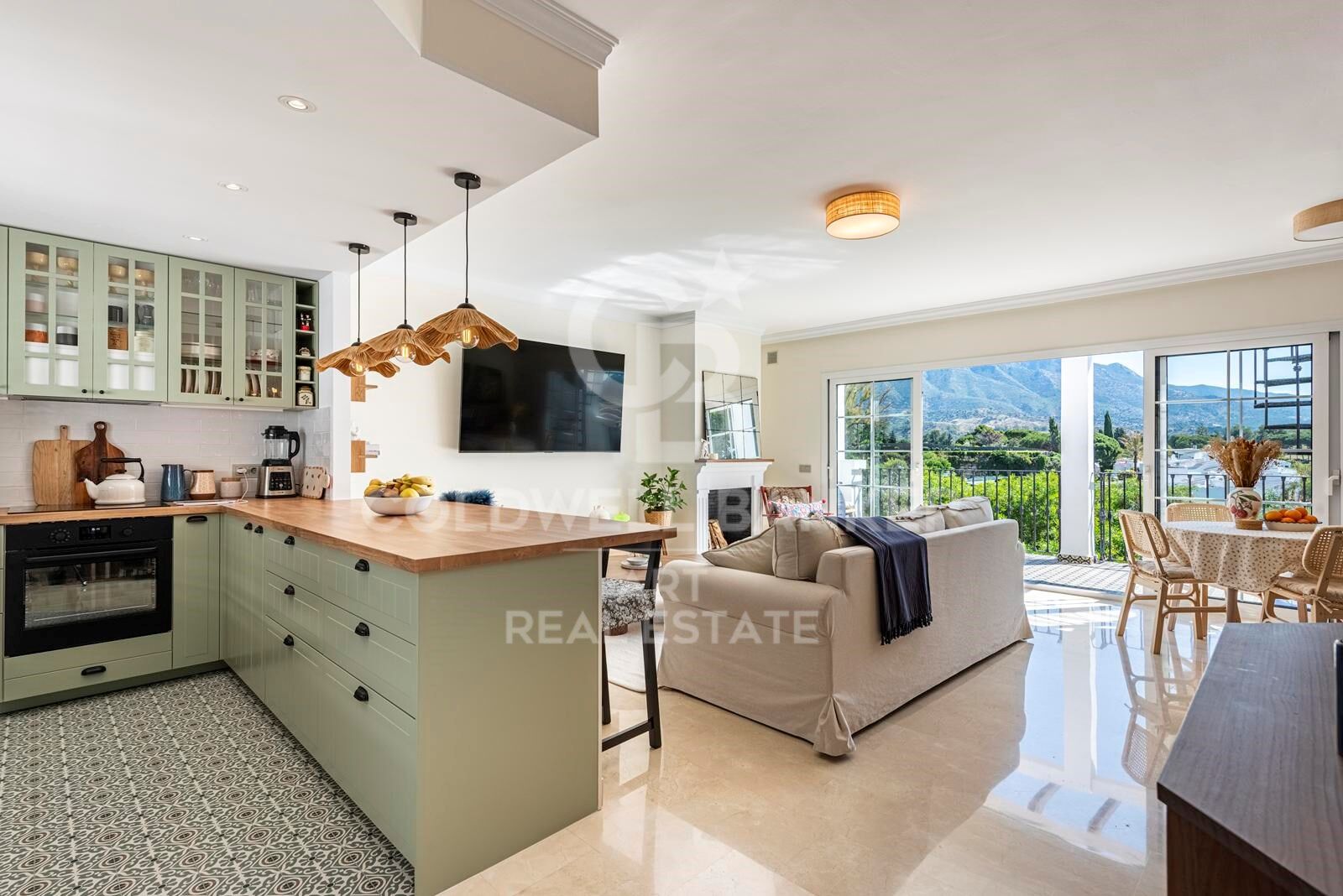Charming townhouse with panoramic views in Aloha Pueblo, Marbella