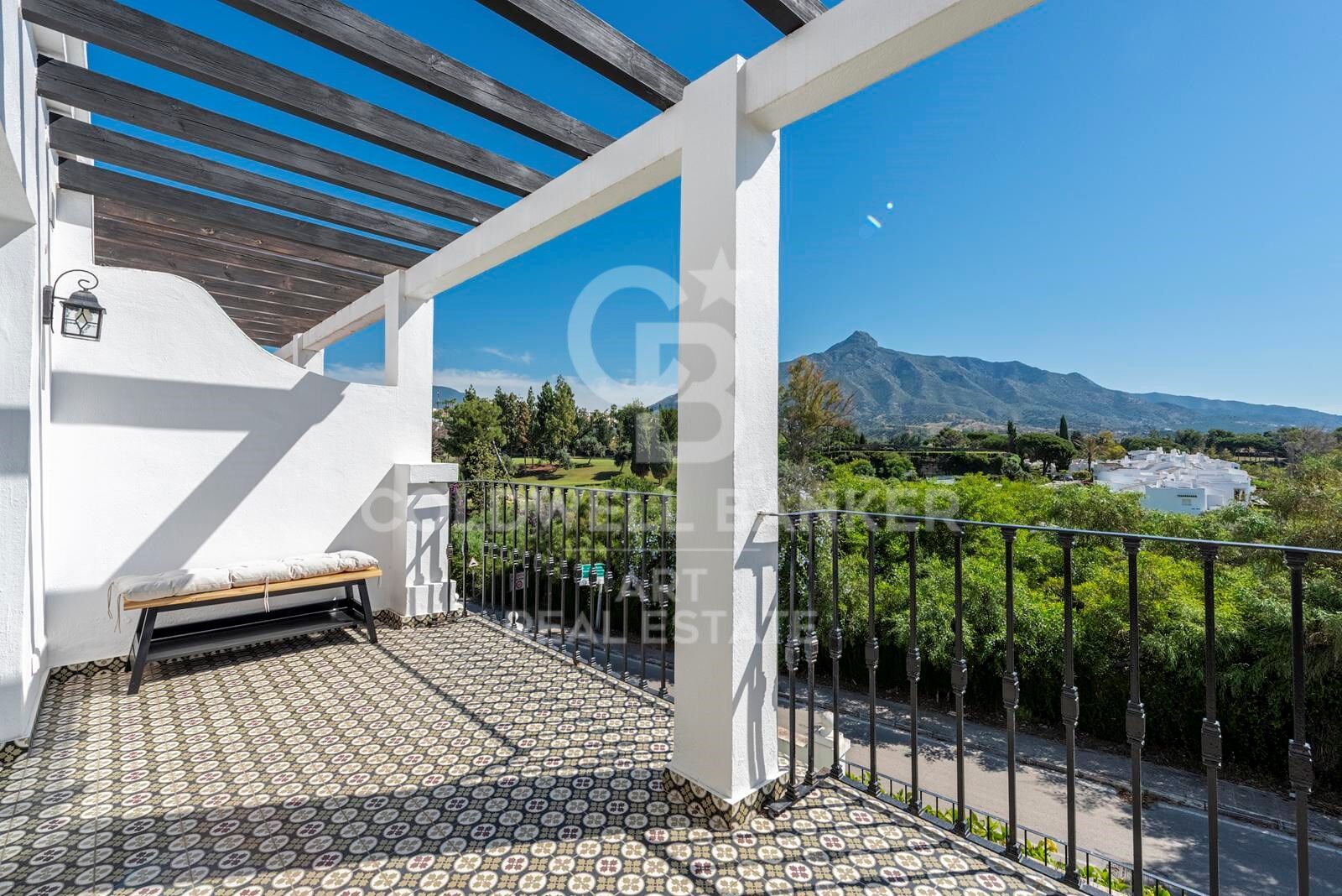 Charming townhouse with panoramic views in Aloha Pueblo, Marbella