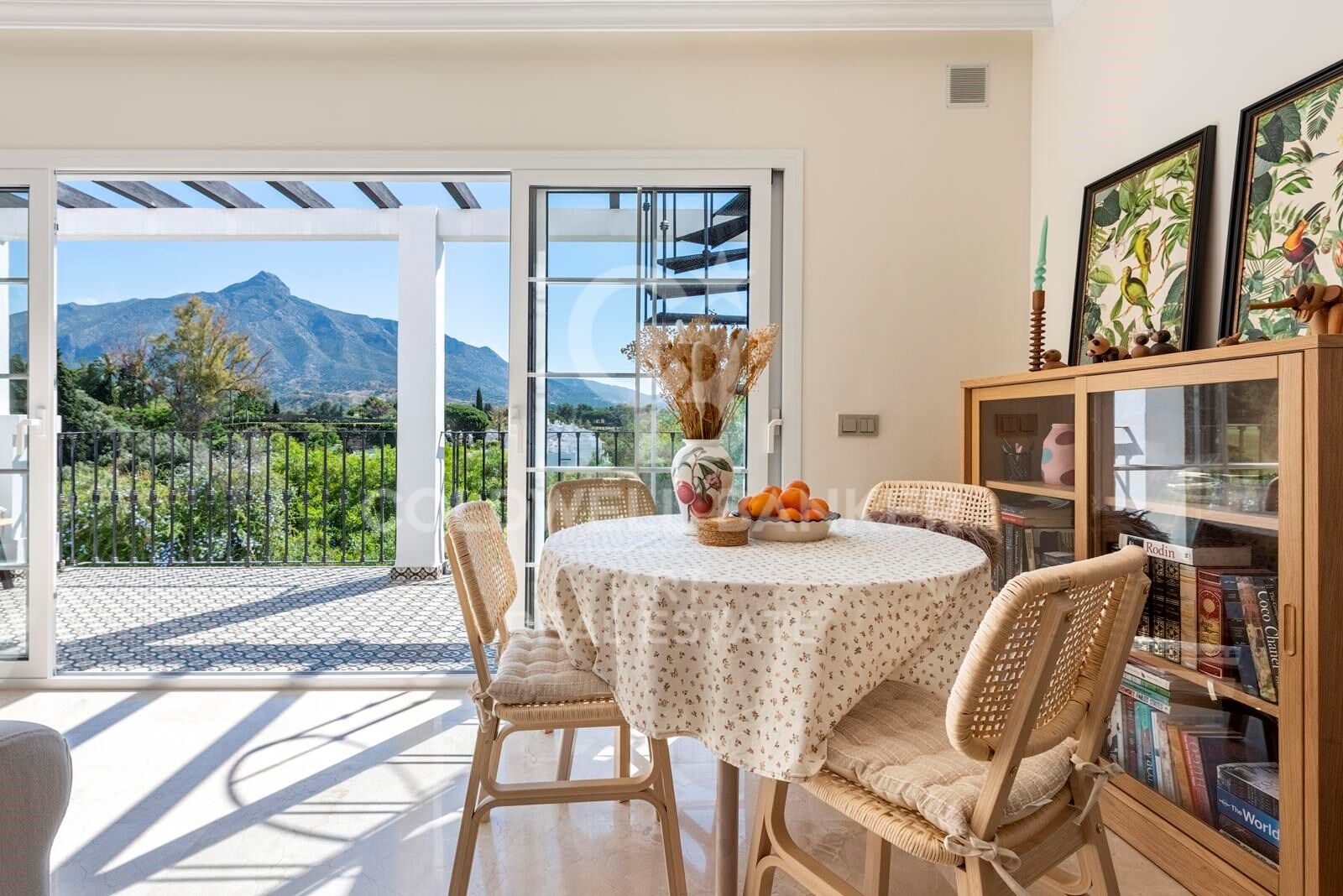 Charmante maison de ville avec vue panoramique à Aloha Pueblo, Marbella