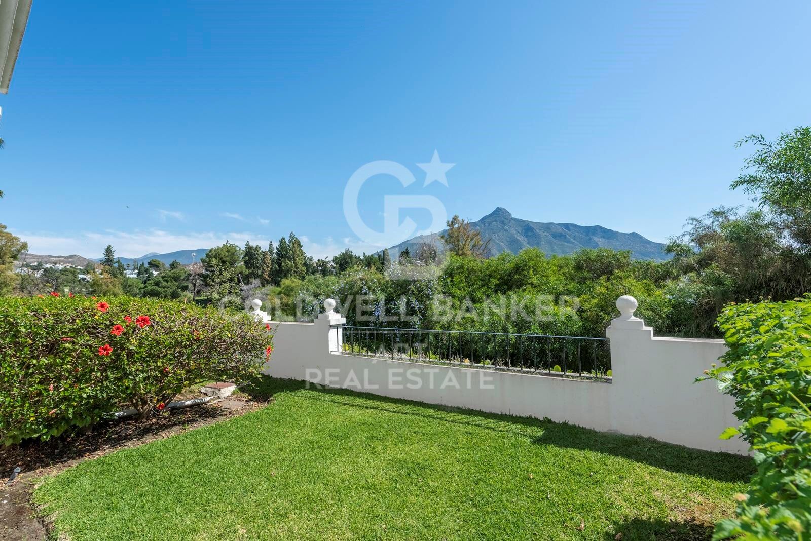 Charmante maison de ville avec vue panoramique à Aloha Pueblo, Marbella