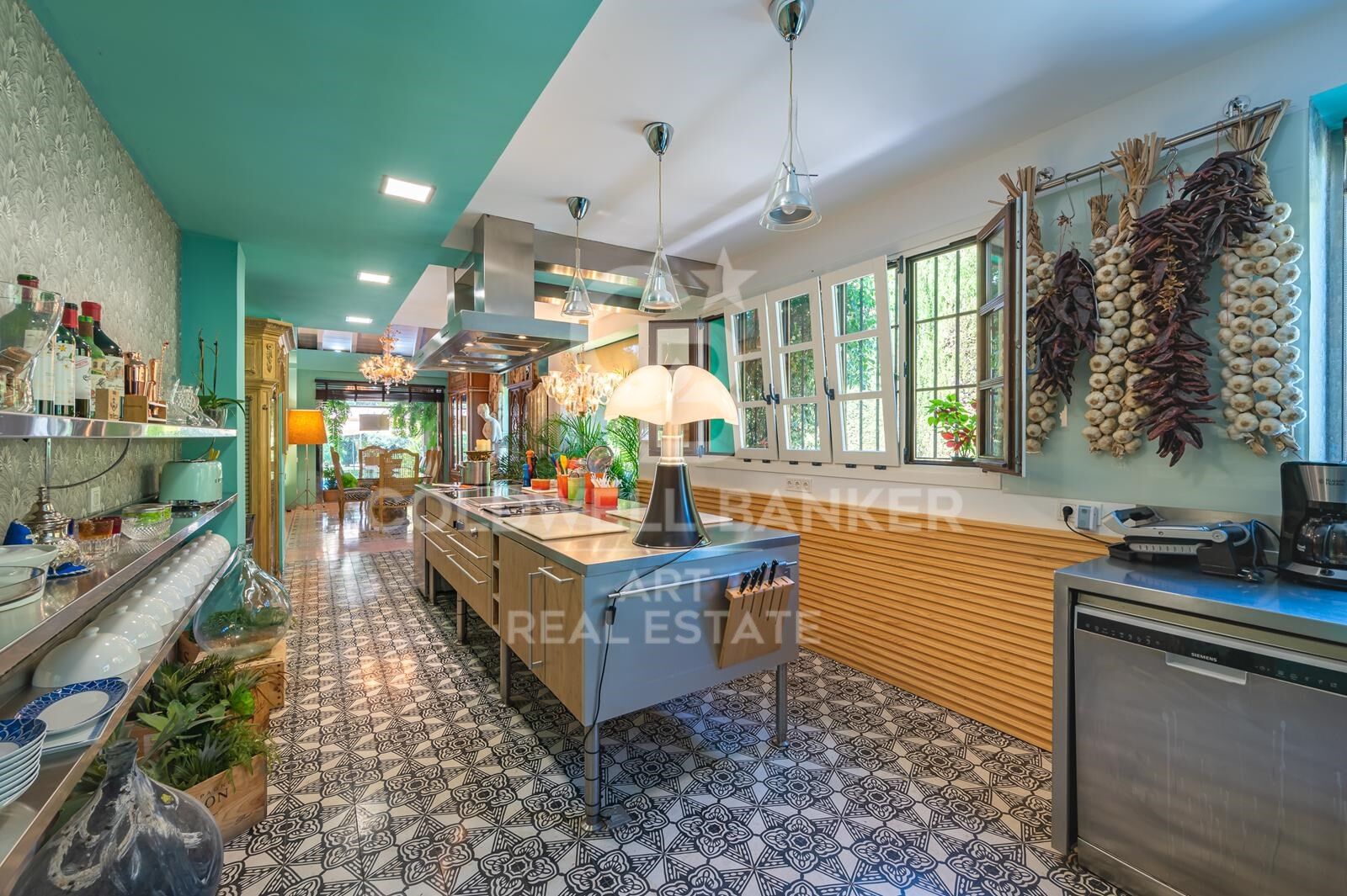 Elegante Villa im mediterranen Stil mit Blick auf La Concha auf der Golden Mile, Marbella