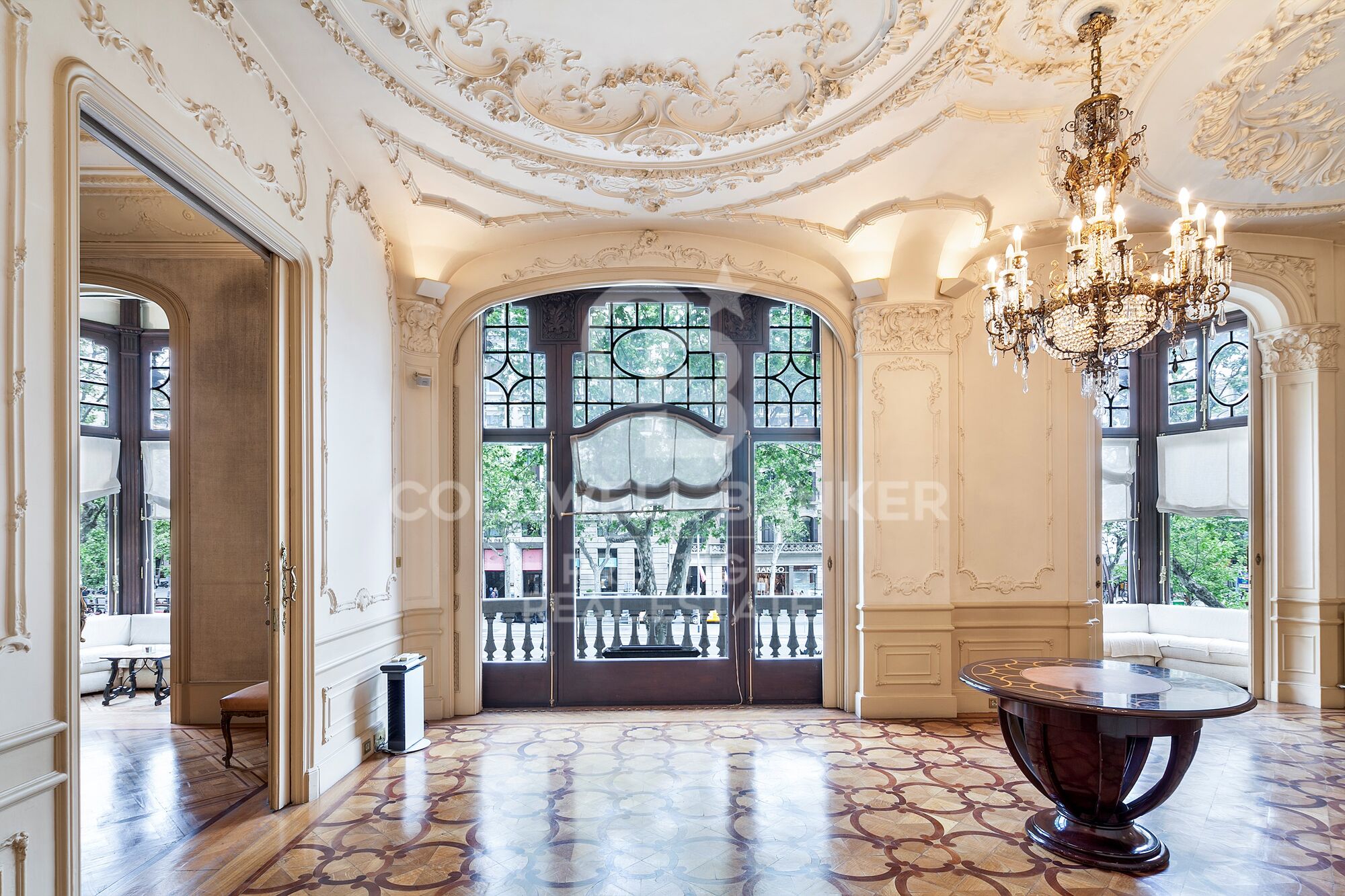 Modernist flat for sale in Paseo de Gracia