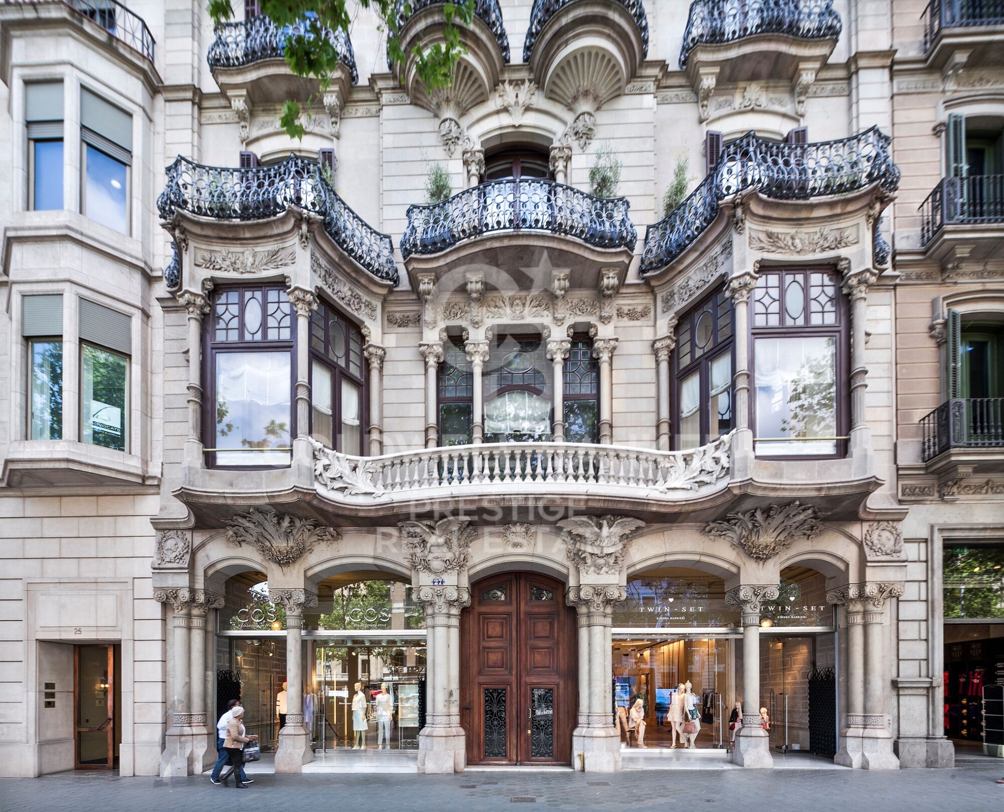 For sale stunning modernist flat in the emblematic Paseo de Gracia