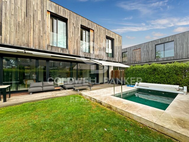 Villa avec piscine à Urbanización Paraíso, Oleiros