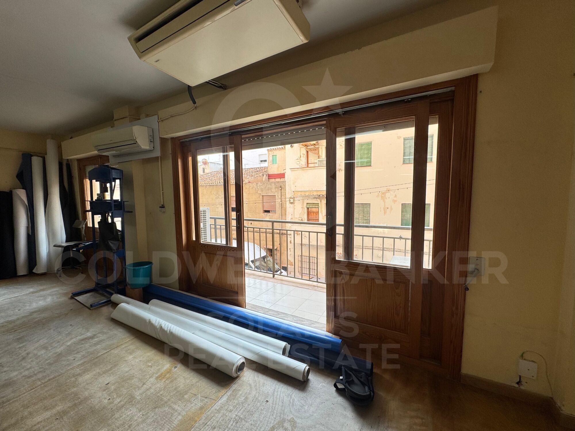 Unique Opportunity in the Port of Jávea: 132m² to Create Your Ideal Space