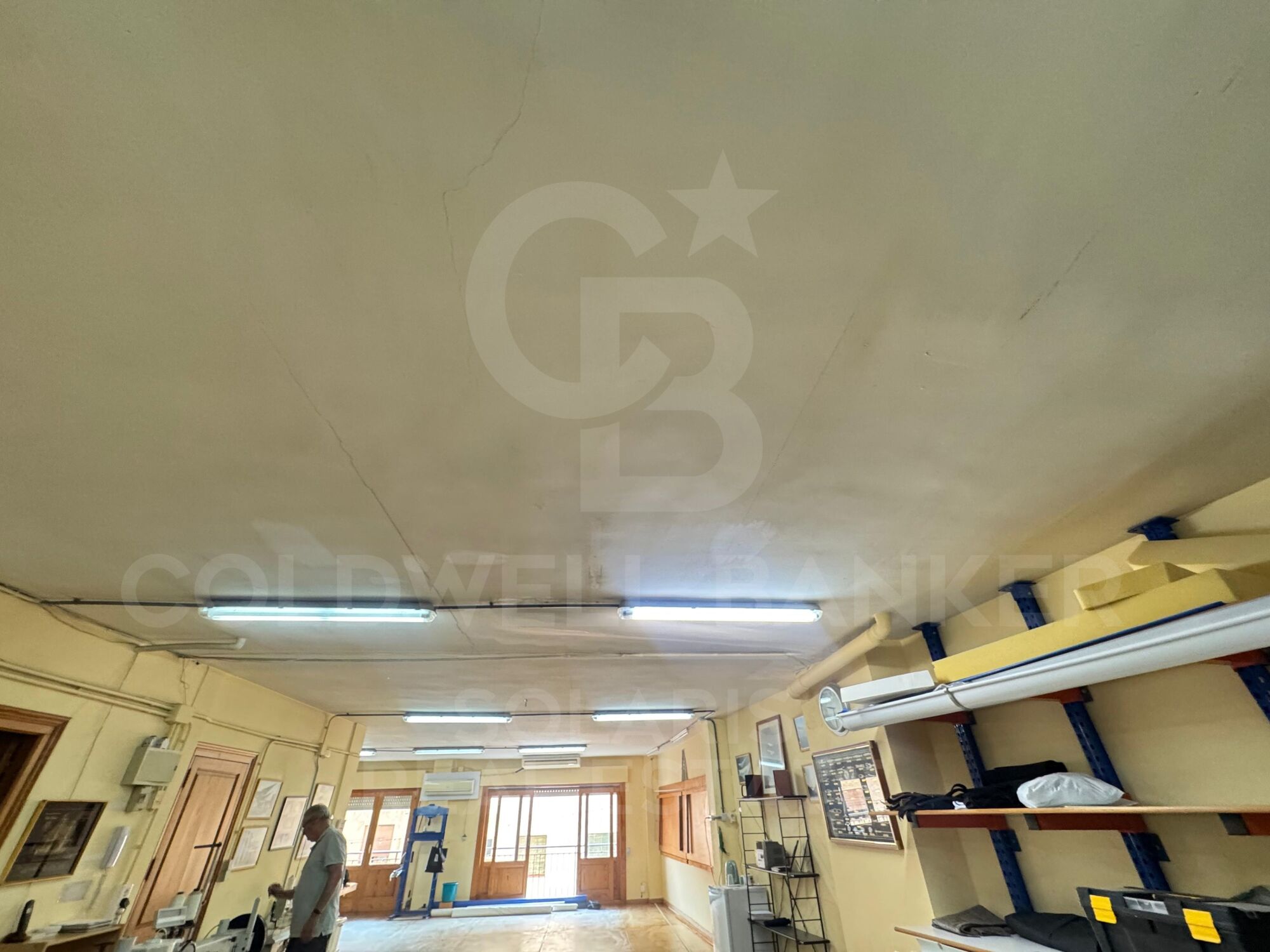 Unique Opportunity in the Port of Jávea: 132m² to Create Your Ideal Space