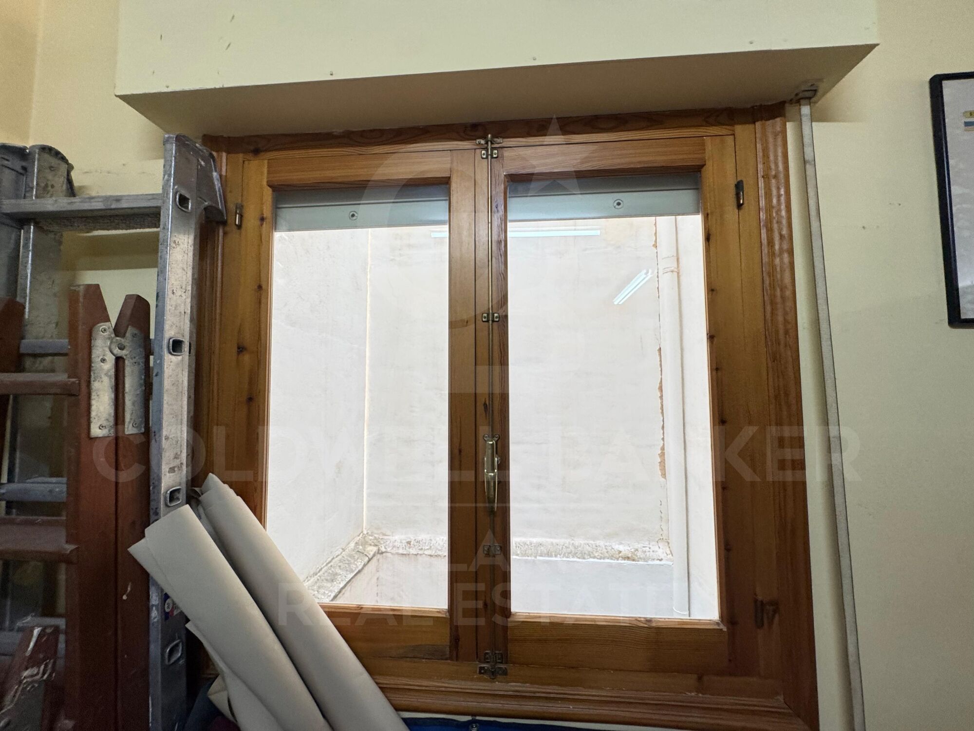 Unique Opportunity in the Port of Jávea: 132m² to Create Your Ideal Space