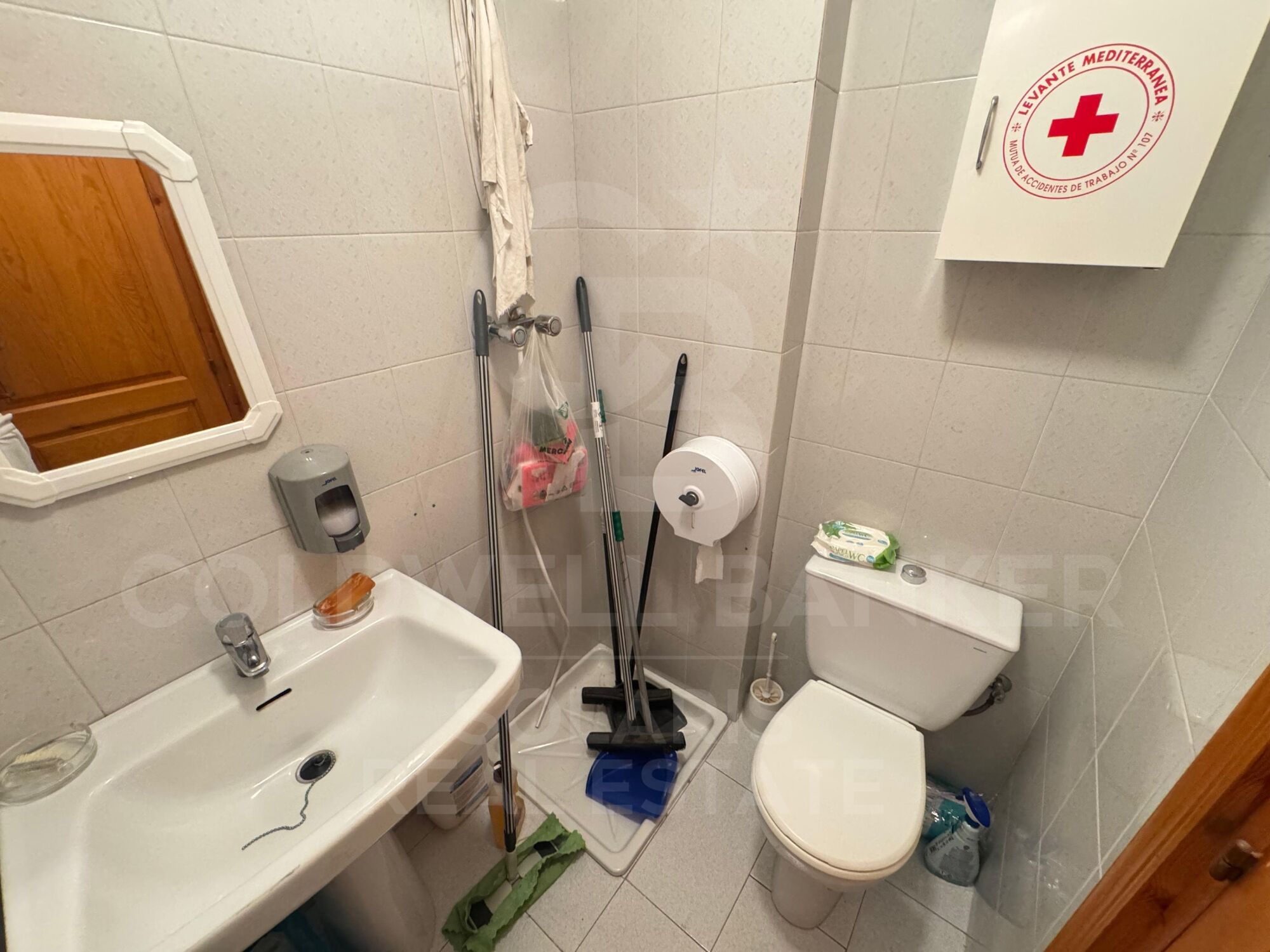 Opportunité unique dans le port de Jávea : 132m² pour créer votre espace idéal