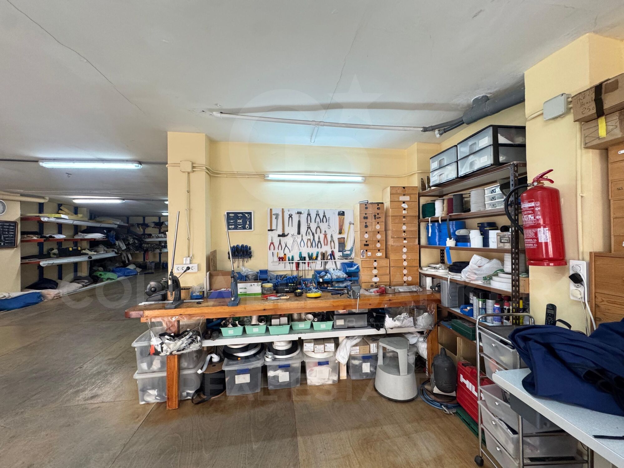 Oportunidad Única en el Puerto de Jávea: 132m² para Crear tu Espacio Ideal