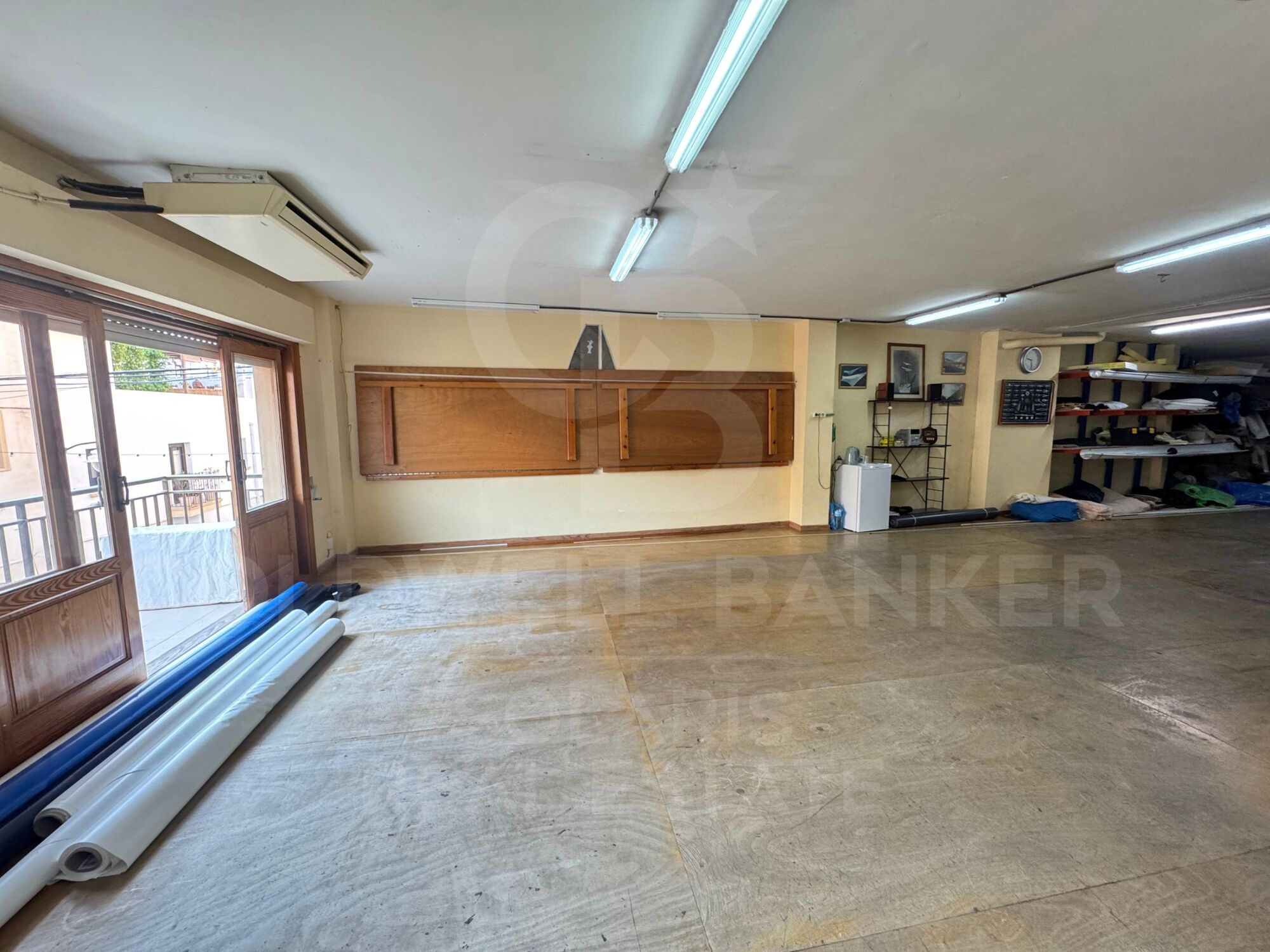 Oportunidad Única en el Puerto de Jávea: 132m² para Crear tu Espacio Ideal