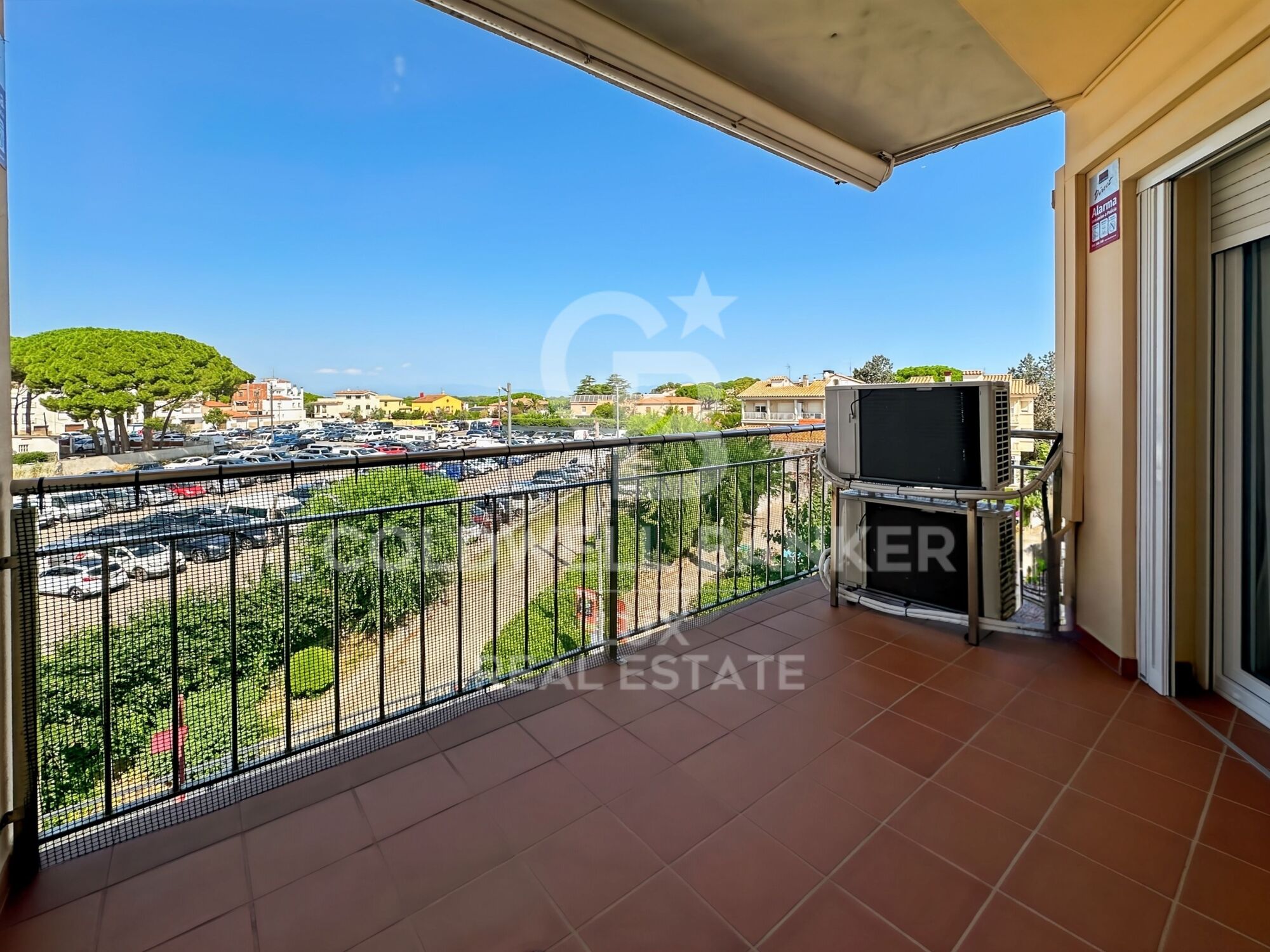 Exclusive: Duplex flat for sale in L'Escala with garage