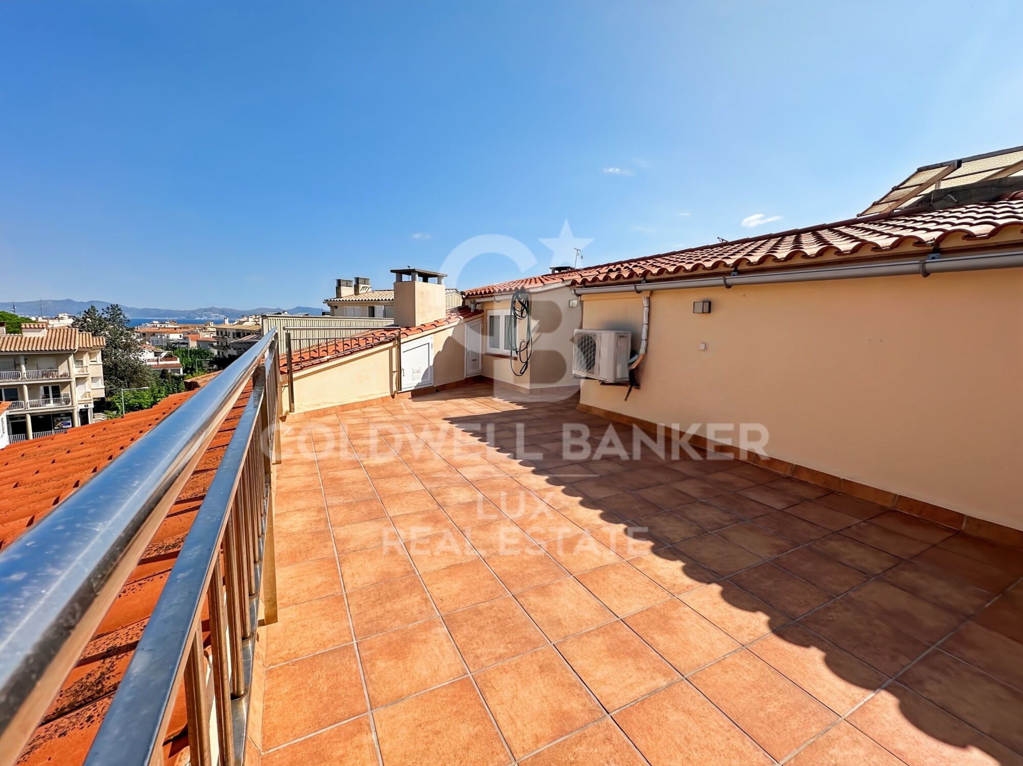 Exclusive: Duplex flat for sale in L'Escala with garage