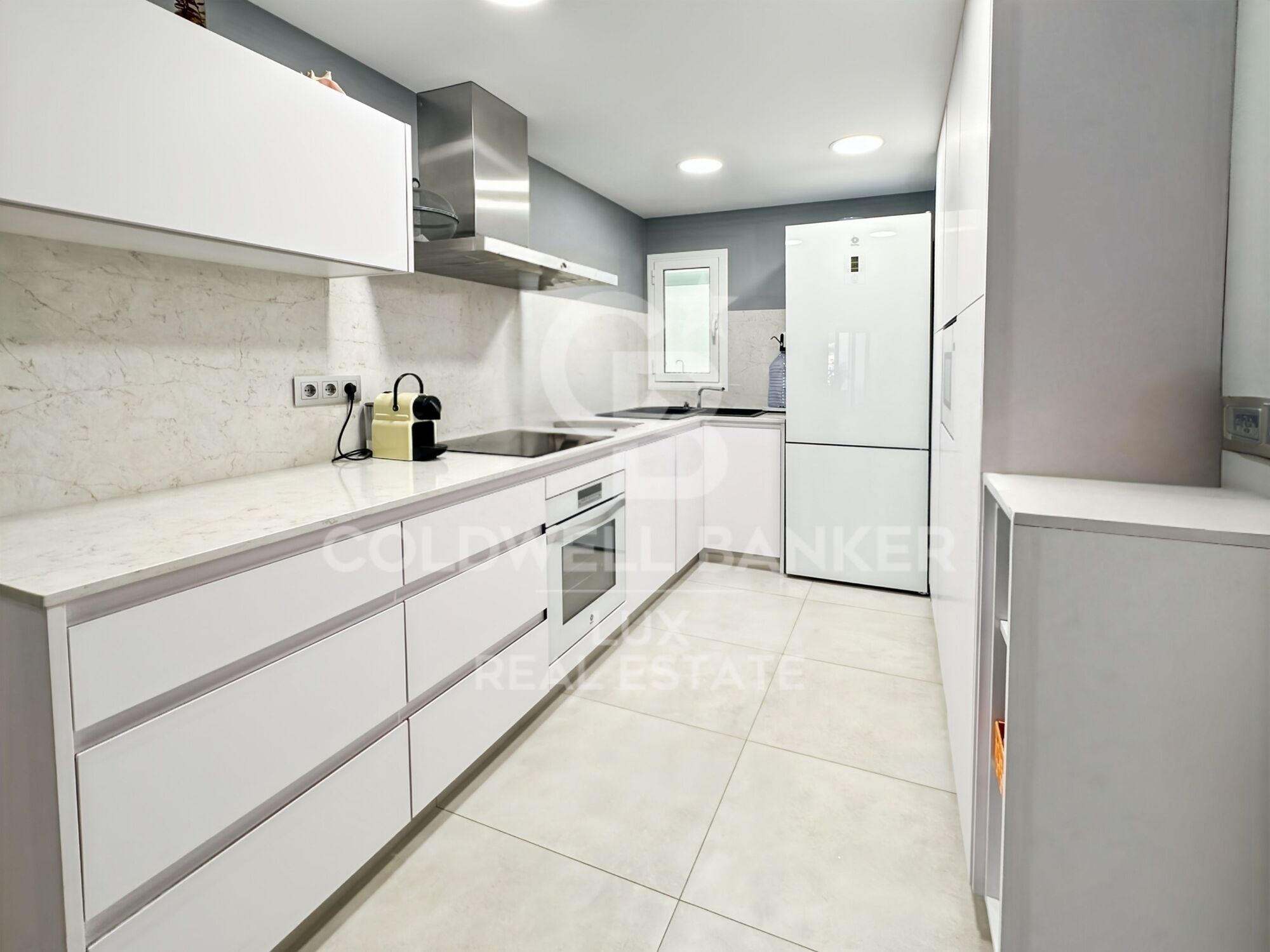 Exklusiv: Duplex-Wohnung in L'Escala mit Garage zu verkaufen