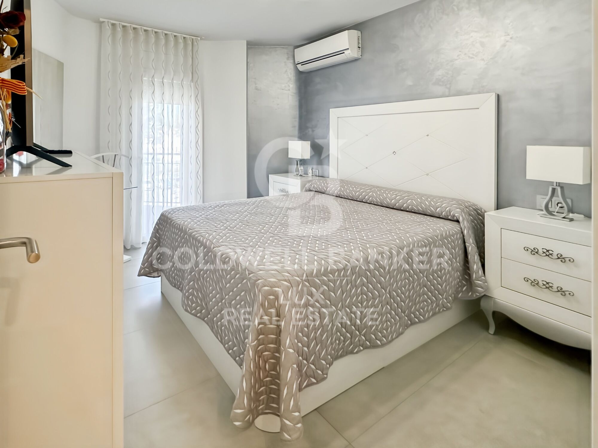 Exklusiv: Duplex-Wohnung in L'Escala mit Garage zu verkaufen