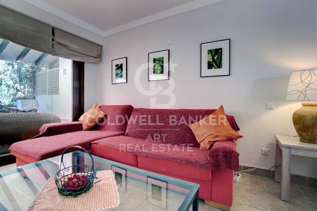 Charming apartment with sunny terrace in Puerto Banús, just 200m from the beach