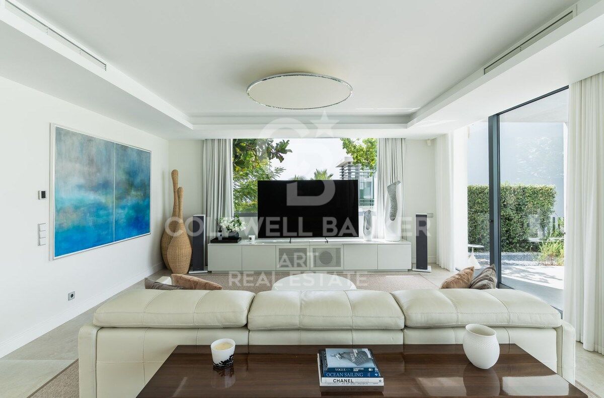 Luxury villa with breathtaking views in Santa Clara Golf, Marbella