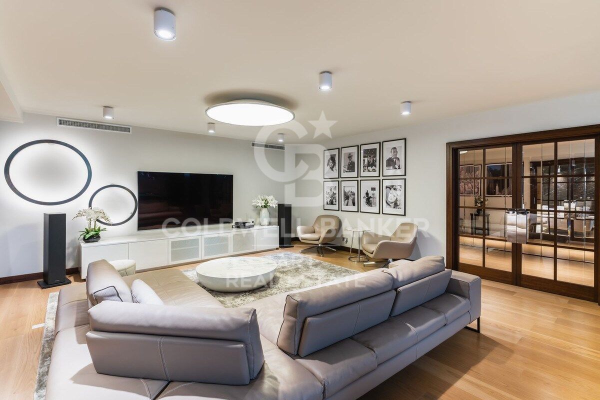 Luxury villa with breathtaking views in Santa Clara Golf, Marbella