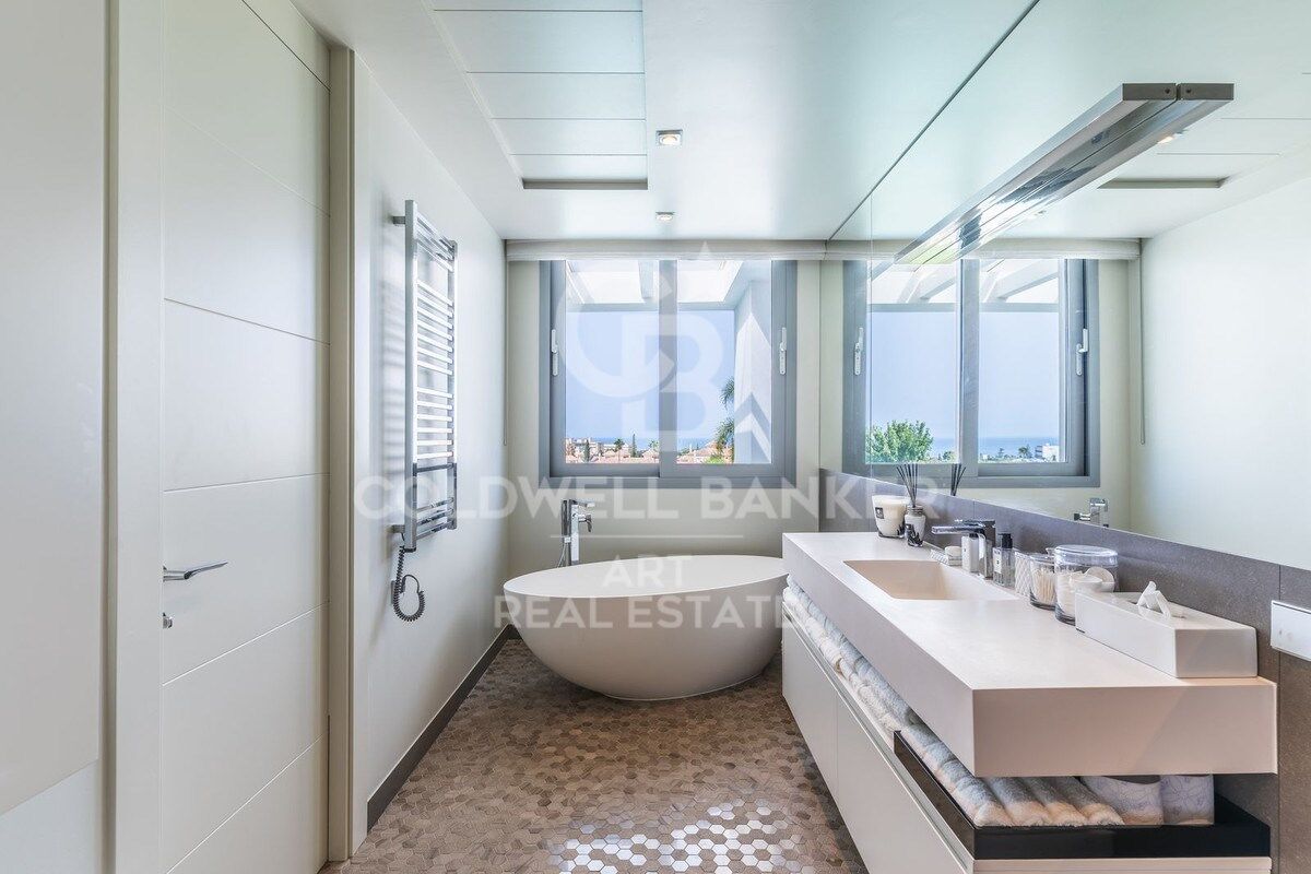 Villa de luxe avec vues spectaculaires à Santa Clara Golf, Marbella